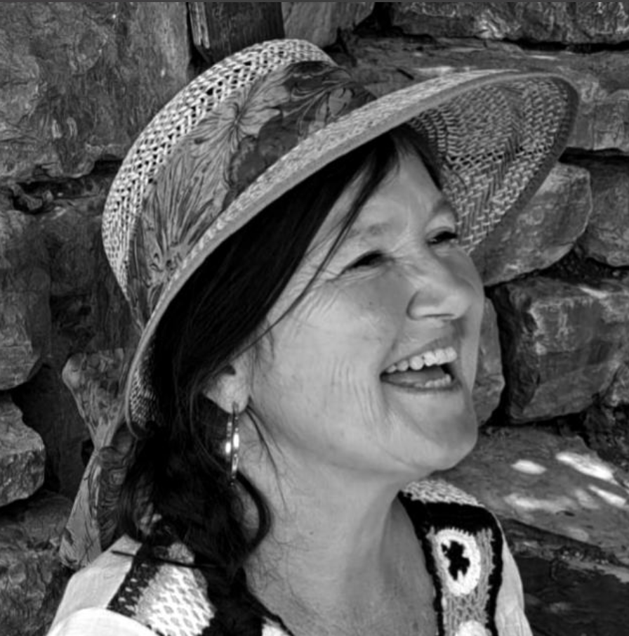 schwarz-weißes Portraitfoto von Sylvia Müller-Kemptner